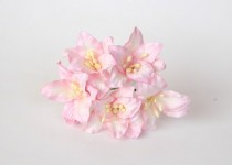 Лилии Св.розовые 1 шт 2см высота цветка 2,5 см длина стебля ок 7 см