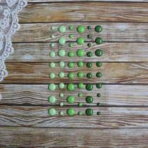 Эмалевые точки (дотсы) глянцевые, светло-зеленый -зеленый-травяной, на подложке 54 штуки, размер 4-8 мм.