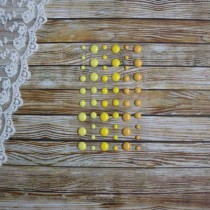 Эмалевые точки (дотсы) глянцевые, желтый, на подложке 54 штуки, размер 4-8 мм.