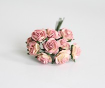 Mini розы 1,5 см - Желтый+розовый 526 диаметр розы 1,4-1,5 см высота цветка 0,6 - 0,7 см длина стебля ок 5 см, 1 шт.