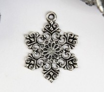 Подвеска "Снежинка ажурная" цвет серебро размер 2,2х1,7 см