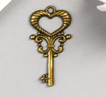 Подвеска "Ключ от сердца" под латунь размер 4х2 см 